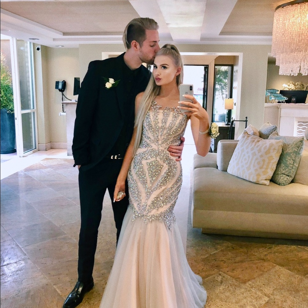TERANI COUTURE PROM DRESS - Picture 3 of 5